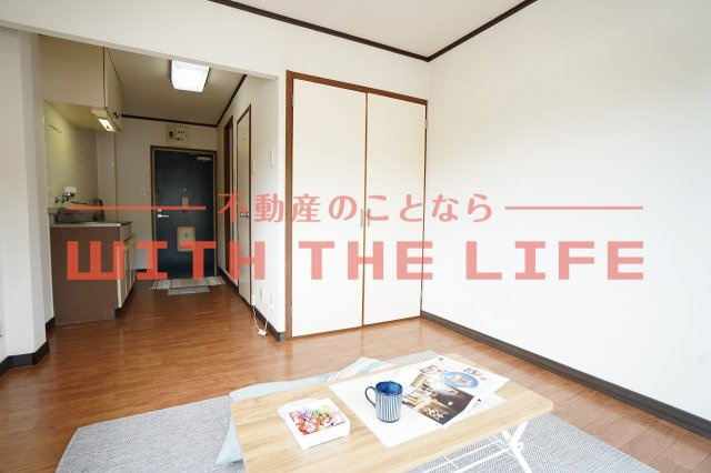 クラウンハイツ【キャッシュバック対象物件】の寝室|広くて明るい寝室