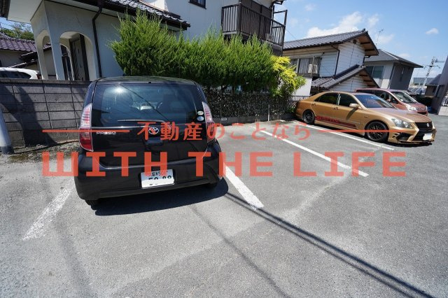 クラウンハイツ【キャッシュバック対象物件】の駐車場|カースペースがあります
