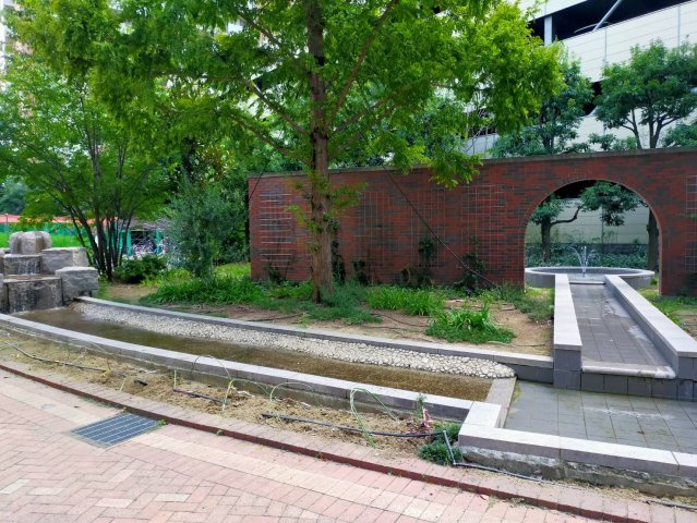 タイムズ・ピース・スクエア セントラルパークシティのその他共用部分|マンション敷地内には噴水がございます。