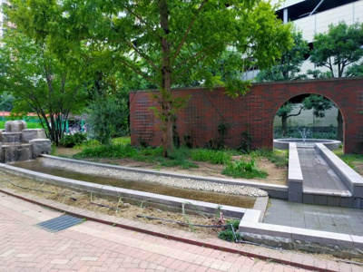 【その他共用部分】 | タイムズ・ピース・スクエア セントラルパークシティ | マンション敷地内には噴水がございます。