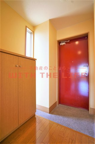 ザ・ライフ南久留米スタイル【キャッシュバック対象物件】の玄関|明るい玄関です