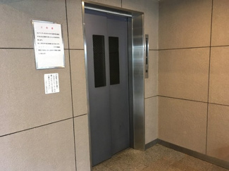【その他共用部分】 | お買い物時やベビーカーの出し入れに便利なエレベーター付です。
