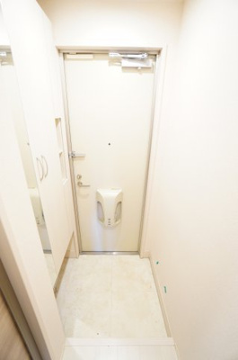 【玄関】 | フロイデ | ※同物件・反転タイプの写真です。