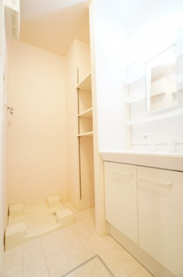 【洗面所】 | フロイデ | ※同物件・反転タイプの写真です。