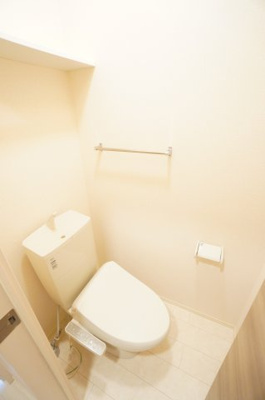 【トイレ】 | フロイデ | ※同物件・反転タイプの写真です。