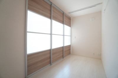 【洋室】 | フロイデ | ※同物件・反転タイプの写真です。