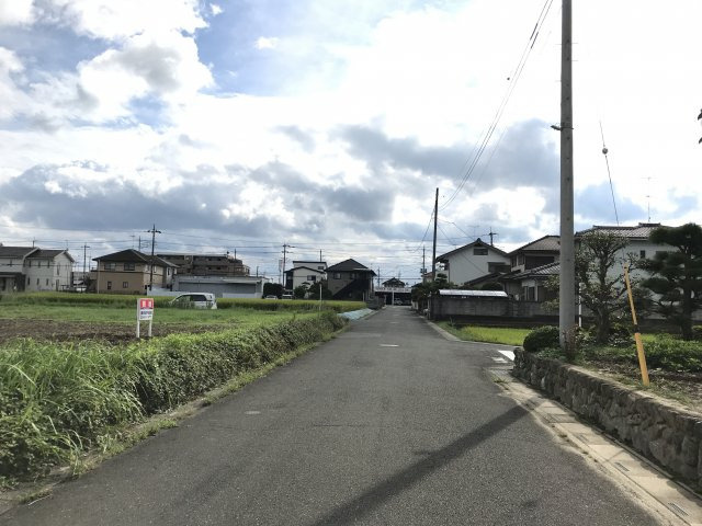 熊谷市久下４丁目の売地の前面道路含む現地写真