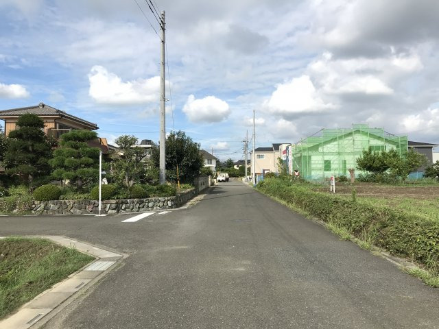 熊谷市久下４丁目の売地の前面道路含む現地写真