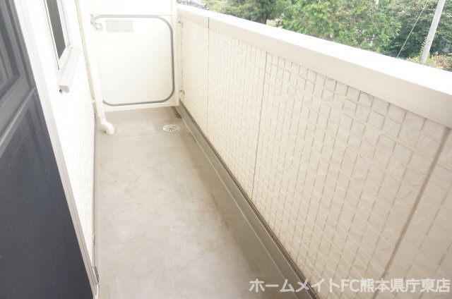 熊本市東区秋津２丁目のアパートのバルコニー