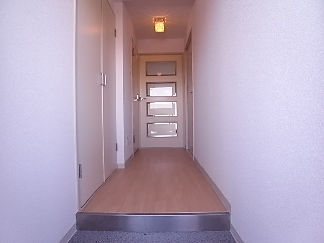 YKハイツ旭が丘の玄関