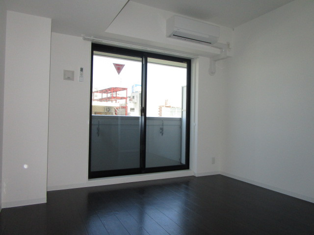 Mv.imp大阪塚本の洋室