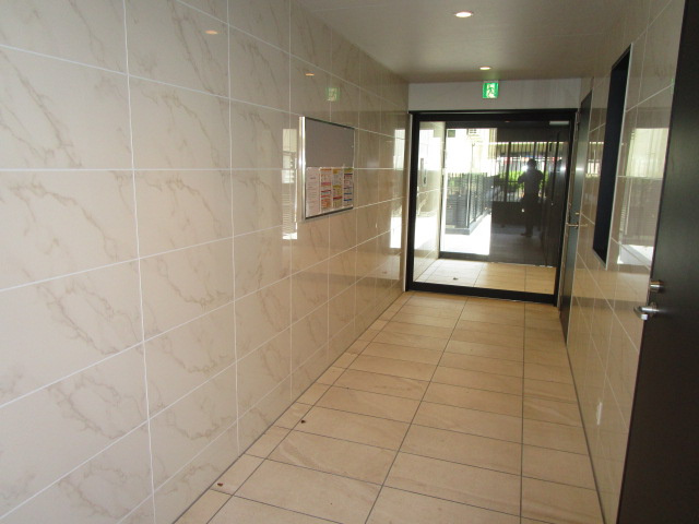 Mv.imp大阪塚本のロビー