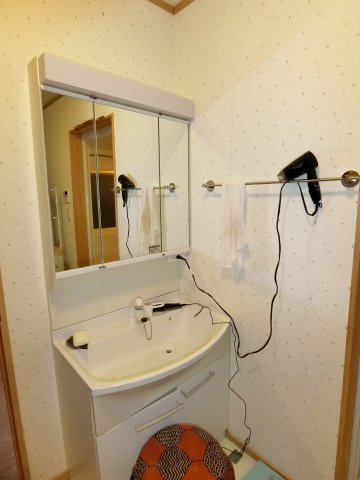 【独立洗面台】 | 伊東市川奈　戸建 | 洗面台は2ヶ所にあるので便利です。