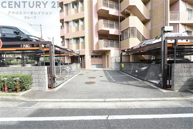 駐車場があるので、車を買う予定の方も安心です