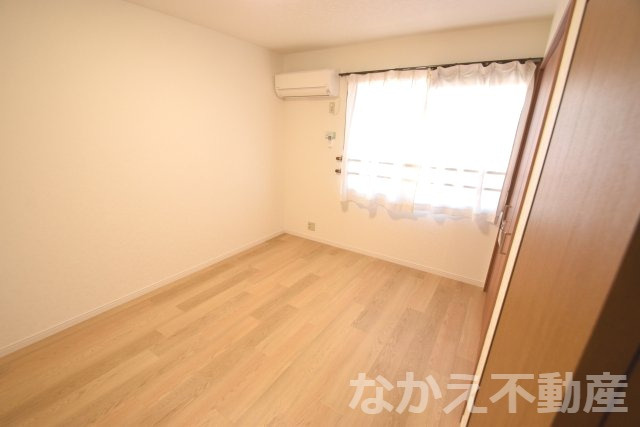 【寝室】 | こちらのリビングで趣味の時間をお楽しみください