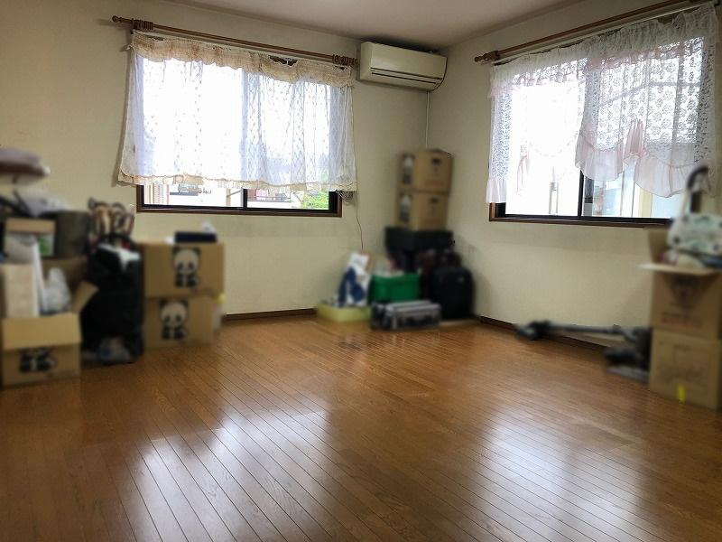 成美町　中古一戸建ての洋室