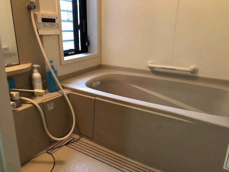 成美町　中古一戸建ての浴室