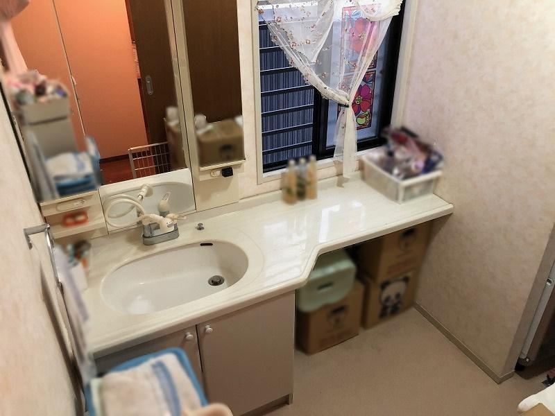 成美町　中古一戸建ての独立洗面台