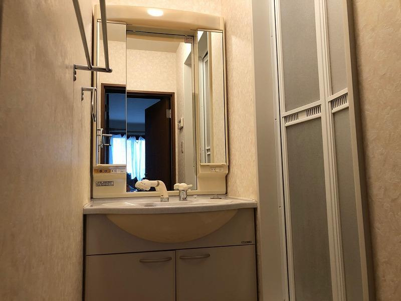 成美町　中古一戸建ての独立洗面台