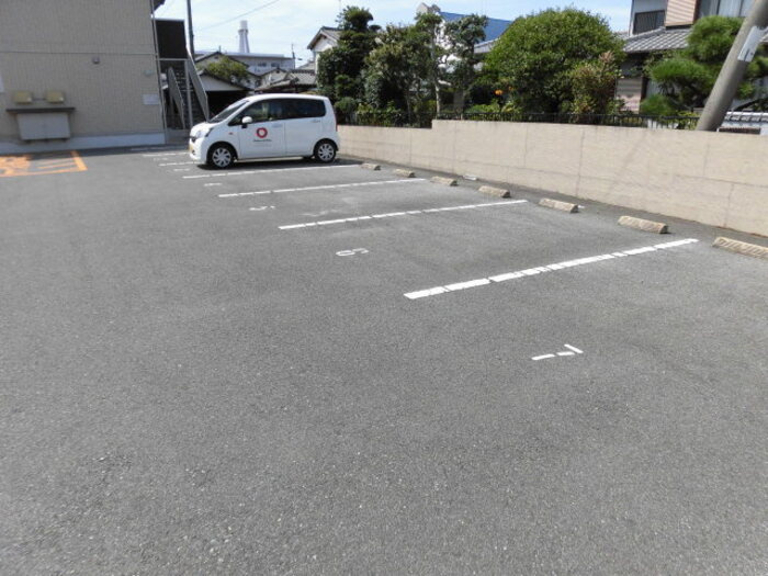 ブリエヴェール都の駐車場