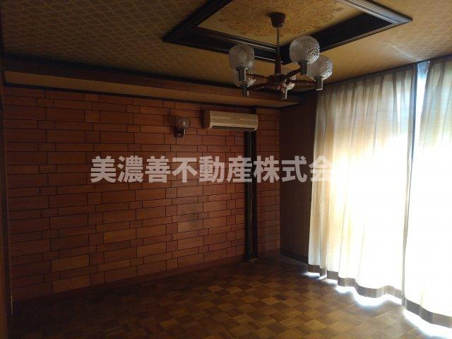 ５９０６８　岐阜市加納東陽町中古戸建ての洋室