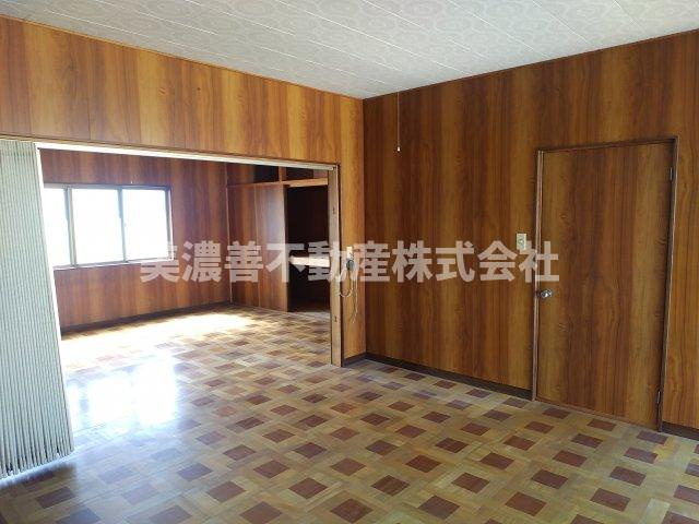 ５９０６８　岐阜市加納東陽町中古戸建ての洋室