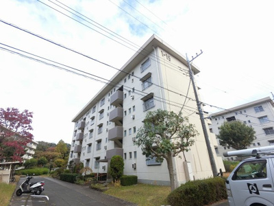【外観】 | 霧が丘グリーンタウン１－１９号棟 | 総戸数５０４戸、１９８０年１２月築、管理人は日勤勤務につき管理体制良好です♪