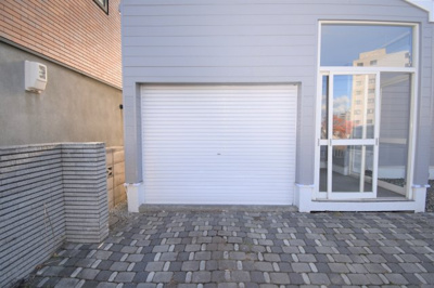 【外観】 | 【リフォーム 4SLDK】篠路7-7　戸建て | 車庫の入口は1.98ｍございます。