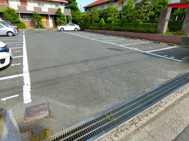 アルベロ福田の駐車場