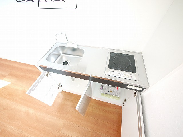 般若寺町戸建のキッチン|コンパクトなキッチンで掃除もラクラク