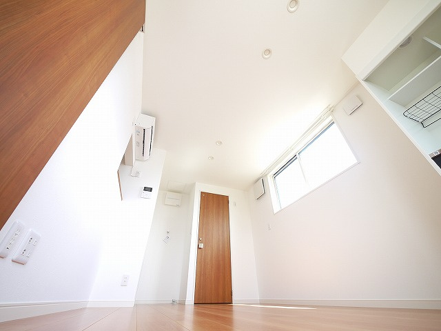 般若寺町戸建の洋室|明るい洋室です