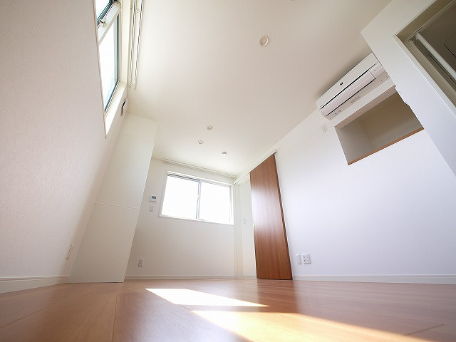 般若寺町戸建の洋室|ゆったりした洋室です