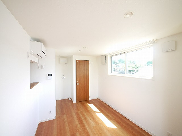 般若寺町戸建の居間・リビング|リビングです