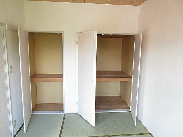 グランパルクAの洋室|和室にある収納スペース