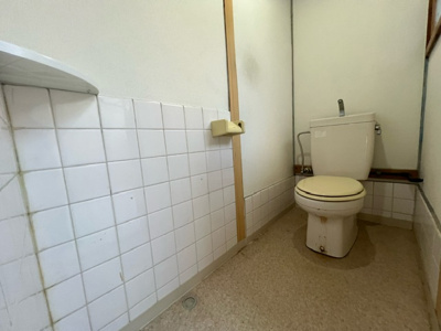 【トイレ】 | 東太子貸家 | 明るい洋室です