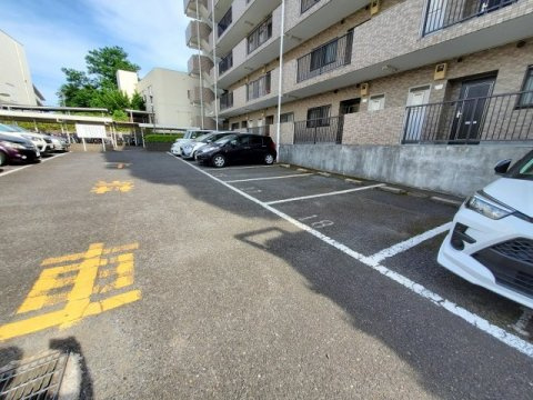 グラースマロニエの駐車場