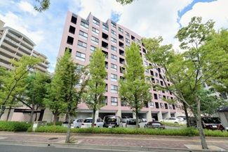 【外観】 | 西新駅まで徒歩13分。徒歩圏内に生活施設が充実した、長く快適に暮らせる環境が整っています。駐車場確保済みなので、車をお持ちの方でも安心です♪