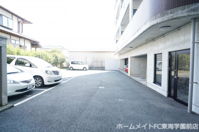 熊本市東区長嶺南７丁目の賃貸マンションの駐車場