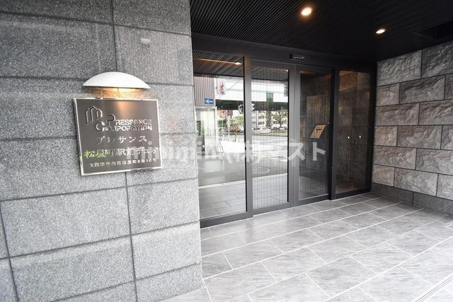 プレサンス松屋町駅前デュオのエントランス