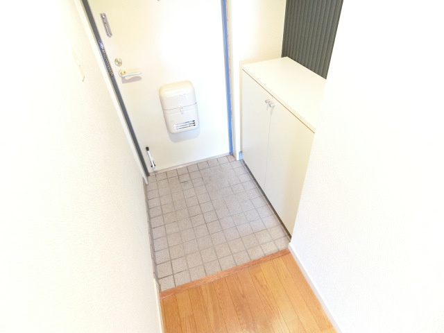 リビオ金剛の玄関|同物件別部屋