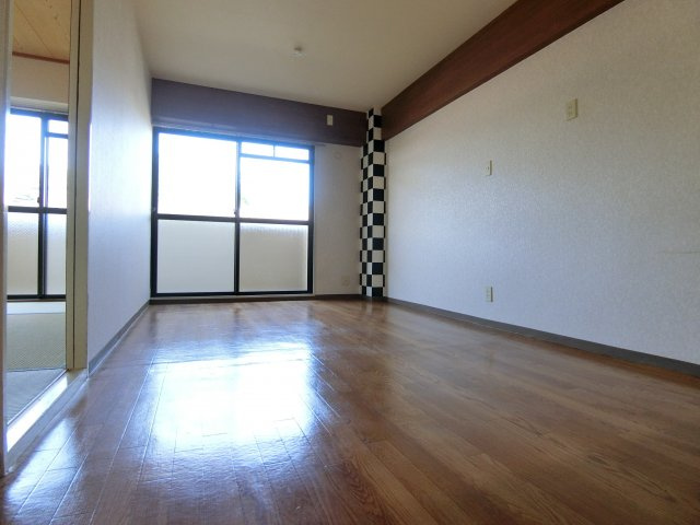 リビオ金剛の居間・リビング|同物件別部屋