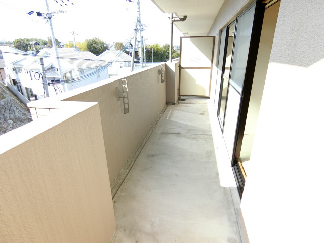 リビオ金剛のバルコニー|同物件別部屋