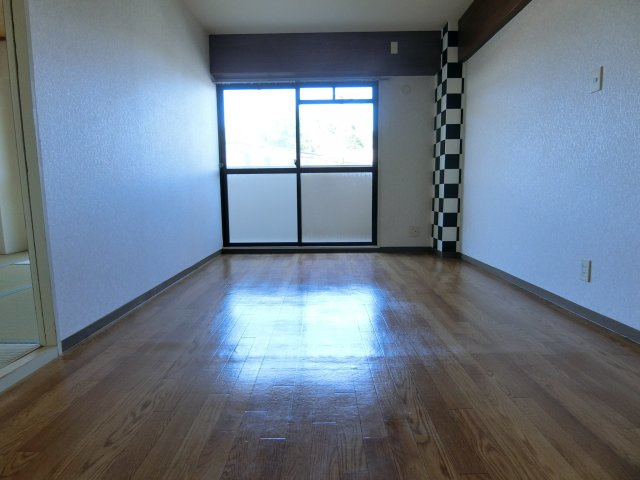 リビオ金剛の居間・リビング|同物件別部屋