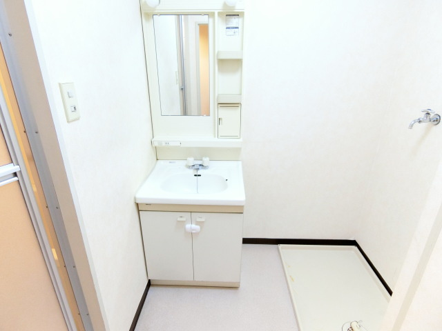 リビオ金剛の洗面所|同物件別部屋