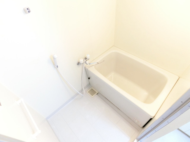 リビオ金剛の浴室|同物件別部屋