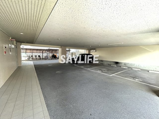 グランデージスワの駐車場