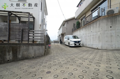 【前面道路含む現地写真】 | 海老名市柏ケ谷　中古建て　【仲介手数料無料】 | ※令和4年10月下旬に撮影