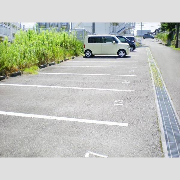 ビレッジハウス谷口1号棟の駐車場