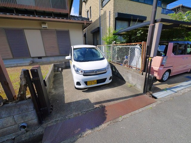 長門邸一戸建の駐車場