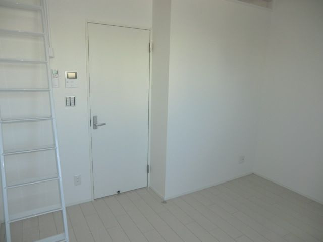 アクセル三津屋北の洋室